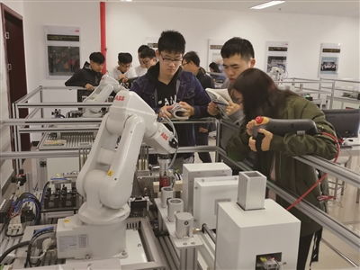以新興能源技術研發為引擎，創建一流應用科技型大學的新路徑